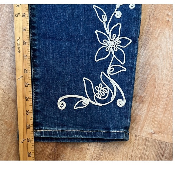 Lane Bryant Floral Embroidered Straight Leg Jean Denim Size 20S 36x27 High Waist - Picture 5 of 7